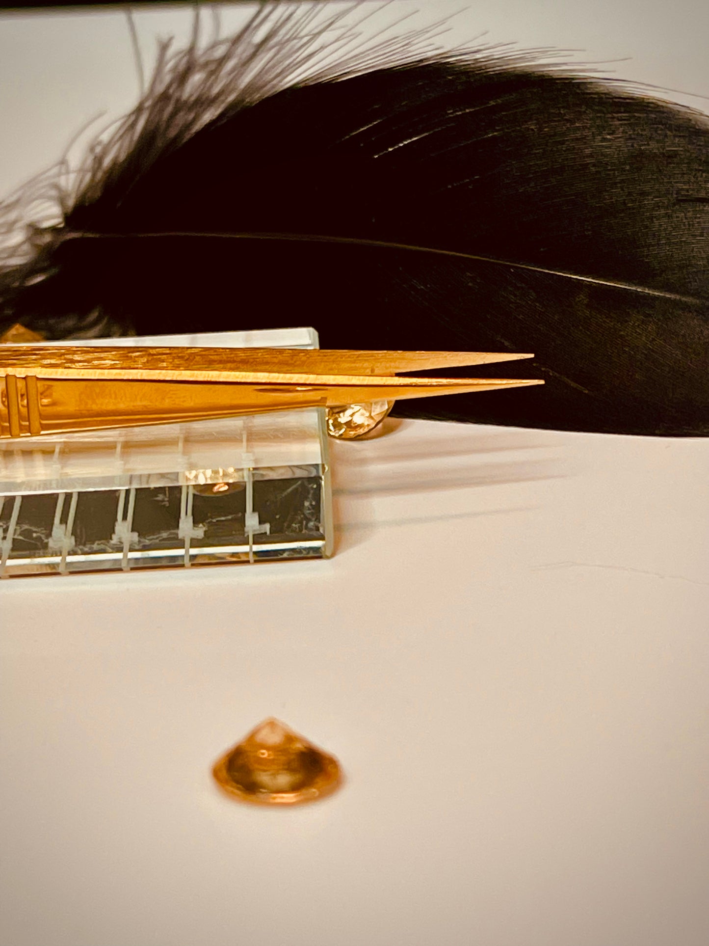 Isolate Queen Tweezers